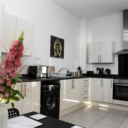 Апартаменти Luxurious & Lavish Salford Quays Free Parking Манчестер Екстер'єр фото