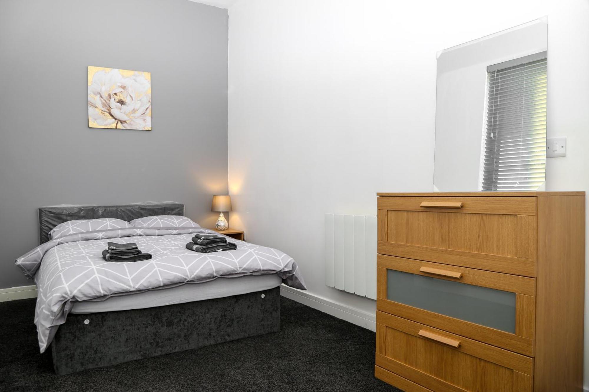 Апартаменти Luxurious & Lavish Salford Quays Free Parking Манчестер Екстер'єр фото